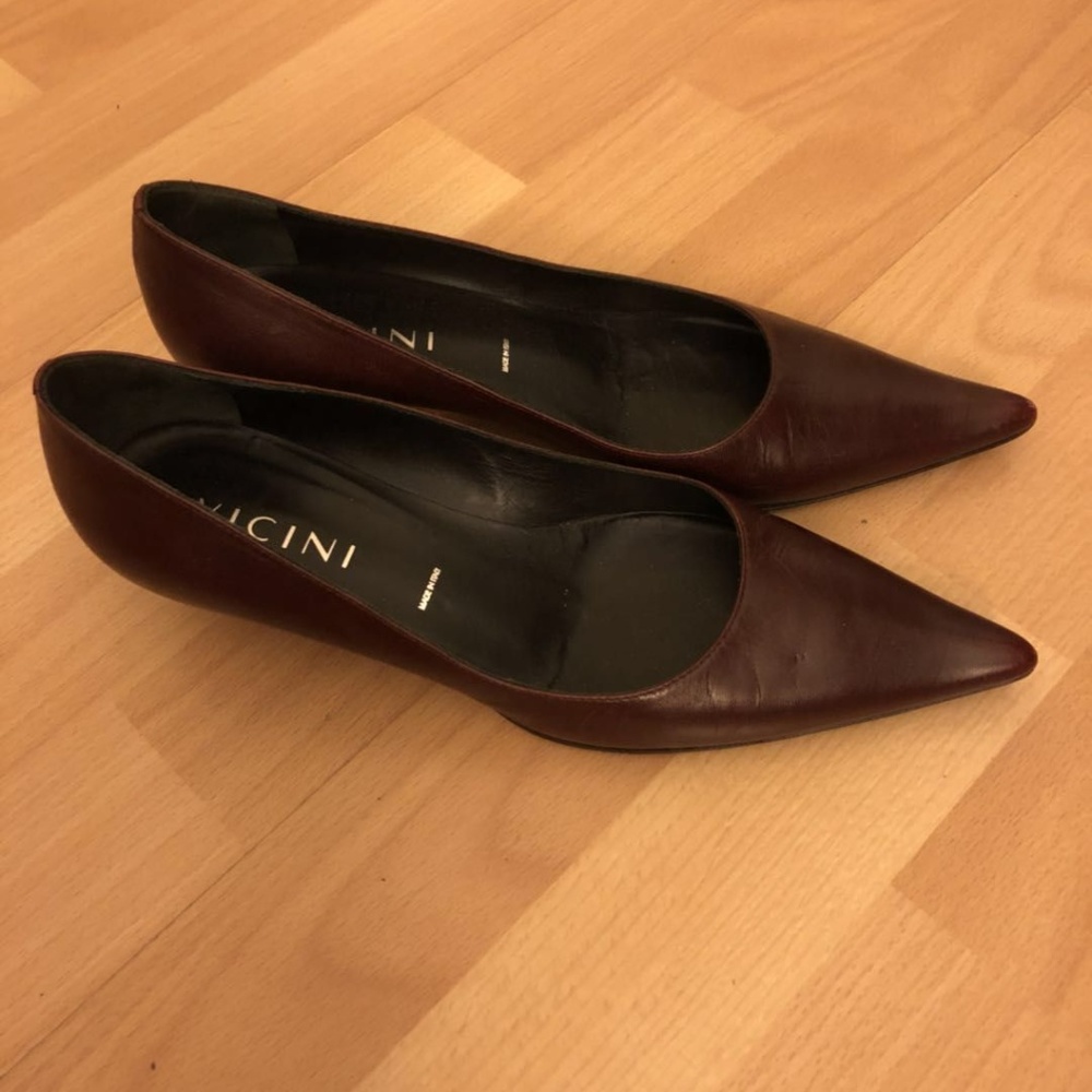 Vicini maroon red pointy toed shoes